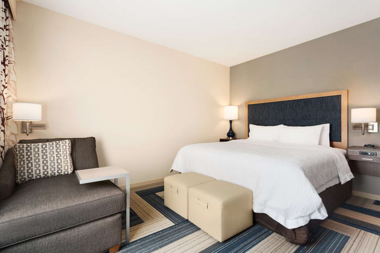 Bedroom 3, Hampton Inn Kennewick at Southridge, Benton