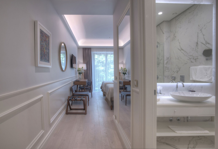 Bathroom 4, Hotel Majestic