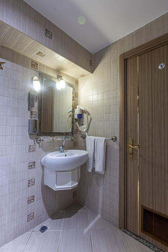 Bathroom 5, Marmaray Hotel, Fatih