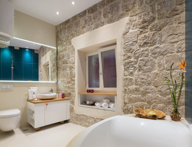 Bathroom 3, That Place, Trogir