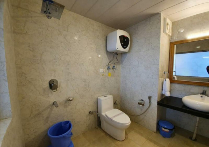 Bathroom, Gezellig Inn - Vardhan Hills, Kullu
