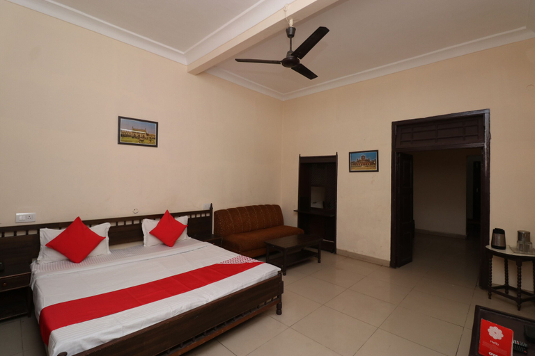 Bedroom 2, Central Hotel, Lucknow