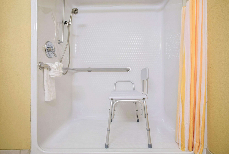 Bathroom 4, La Quinta Inn & Suites by Wyndham Fort Smith, Sebastian