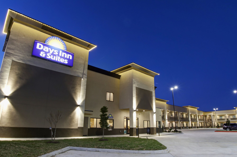 Exterior & Views 2, Days Inn & Suites by Wyndham Port Arthur, Jefferson