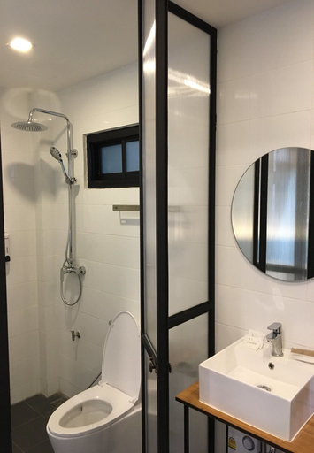 Bathroom 5, Sathu Hotel, Muang Chiang Mai