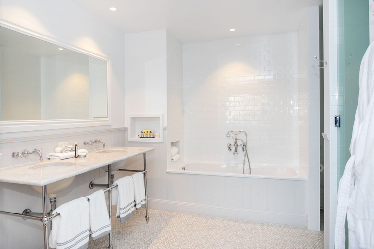 Bathroom 5, Bannisters by the Sea Mollymook, Shoalhaven - Pt B