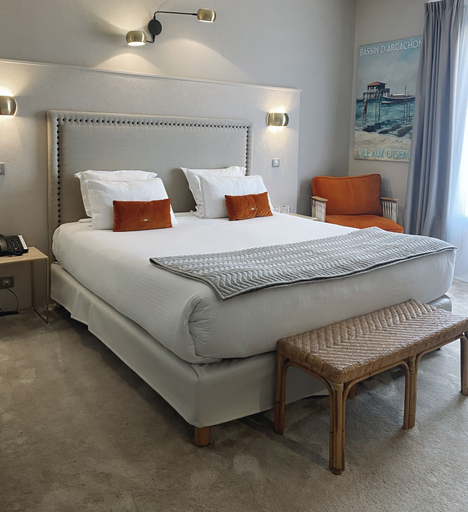 Bedroom 3, Grand Hôtel Richelieu, Gironde
