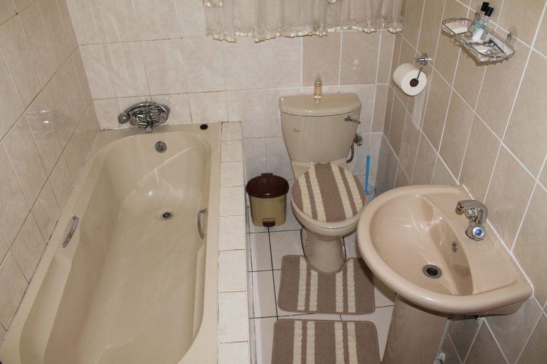 Bathroom 4, RIO GUEST HOUSE LS