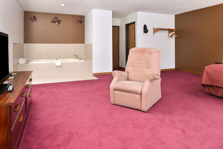 Bedroom 2, Americas Best Value Inn Beardstown, Cass