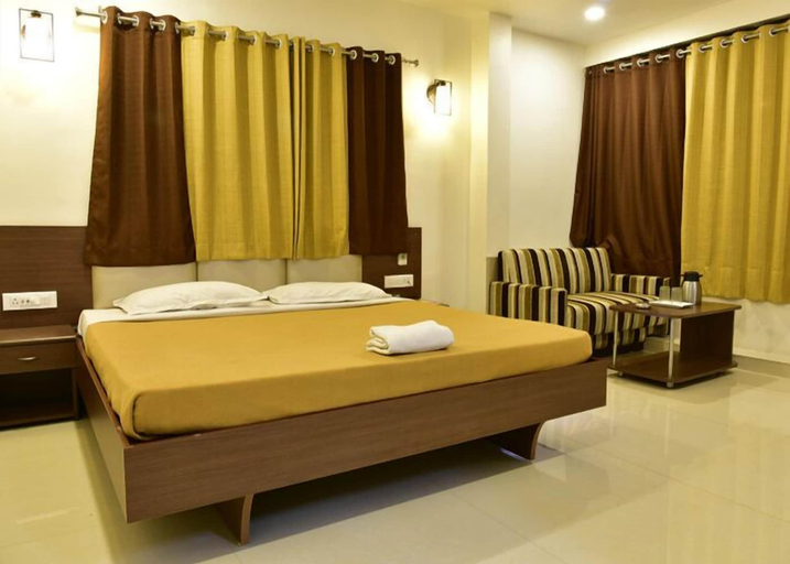 Bedroom 5, Hotel Shubh, Raipur