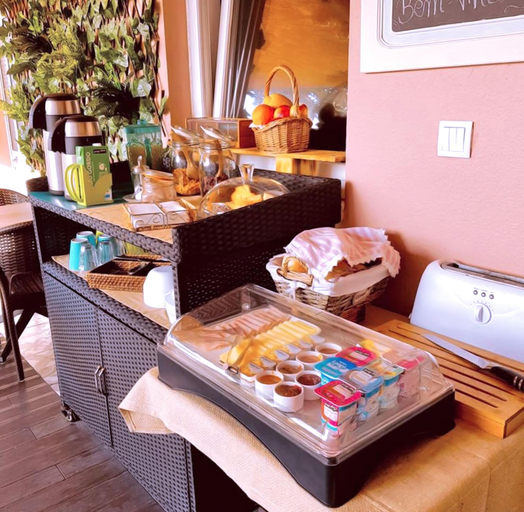 Food & Drinks 5, Grannys Guesthouse, Mira