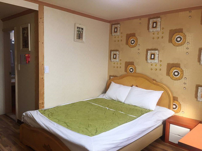 Bedroom 2, Green and Blue Hotel, Pyeongchang