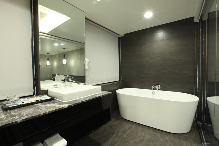 Bathroom 4, Sun Sweet Hotel, Yilan