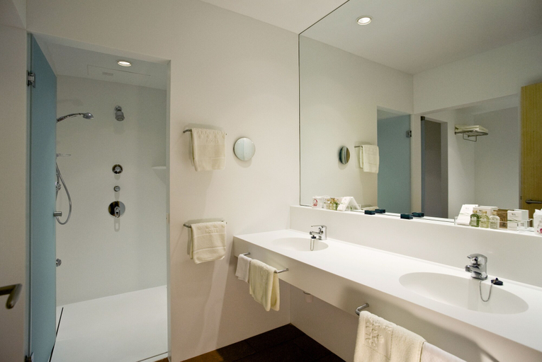 Bathroom 5, Almadraba Park, Girona