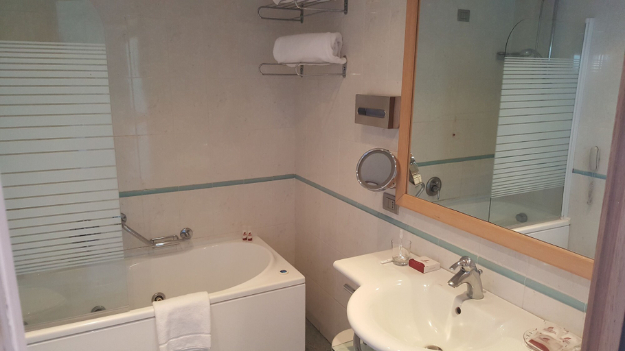 Bathroom 3, Marina Palace Hotel & Congress Hall, Catania