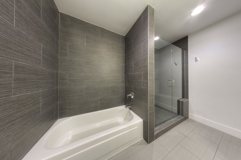 Bathroom 4, Oceanside Marina Suites, San Diego