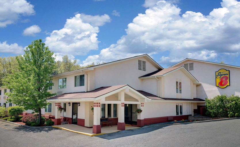 Super 8 by Wyndham Newburgh/West Point Near Stewart Airport, Orange