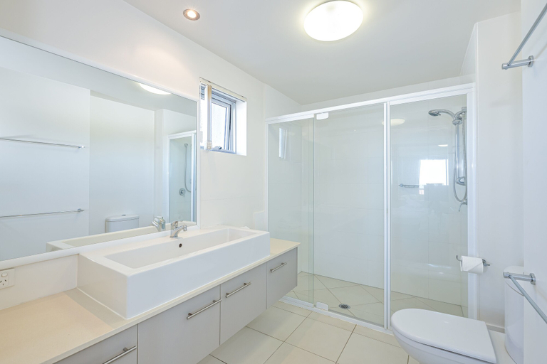 Bathroom 3, On the Beach Resort Bribie Island, Bribie Island