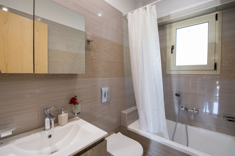 Bathroom 5, Bounatsa Studios & Apartments, Ionian Islands