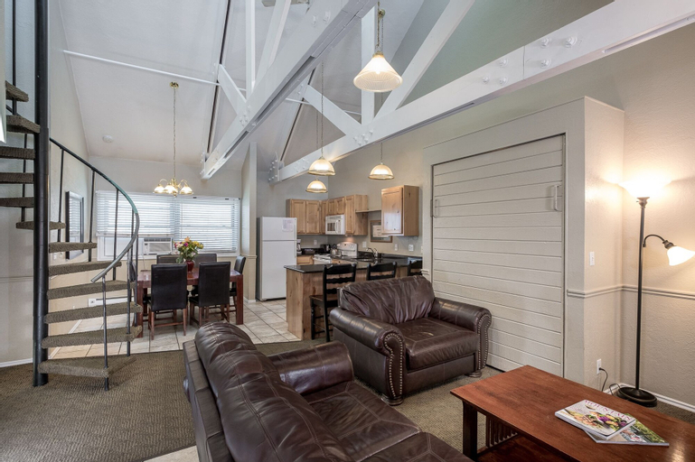 Sweetwater Lift Lodge, Summit
