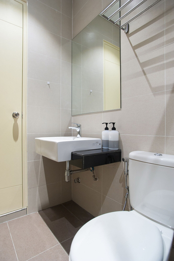Bathroom 4, A9 Relax & Enjoy in a Luxury Condo near Jonker St, Malacca City