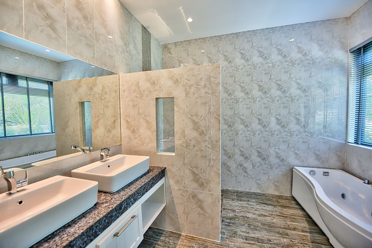 Bathroom, Clouds Infinity, Cha-Am