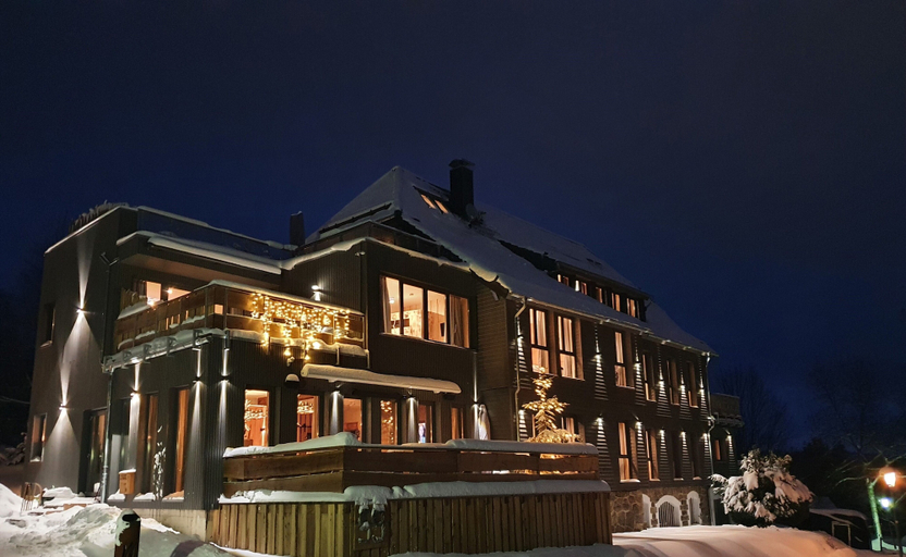 Exterior & Views