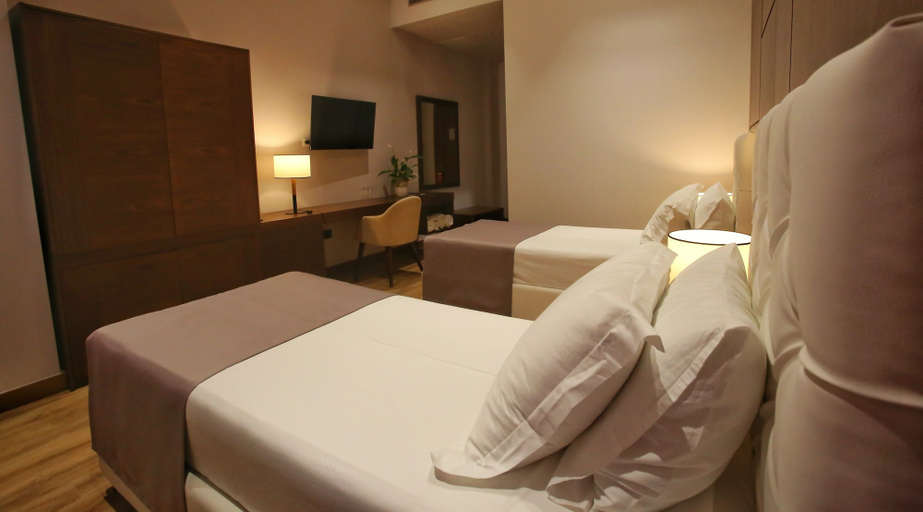 Bedroom 4, Portik Hotel, Beratit