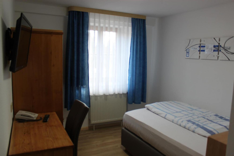 Bedroom 3, Hotel Restaurant Hochdorfer Hirschen, Freiburg im Breisgau