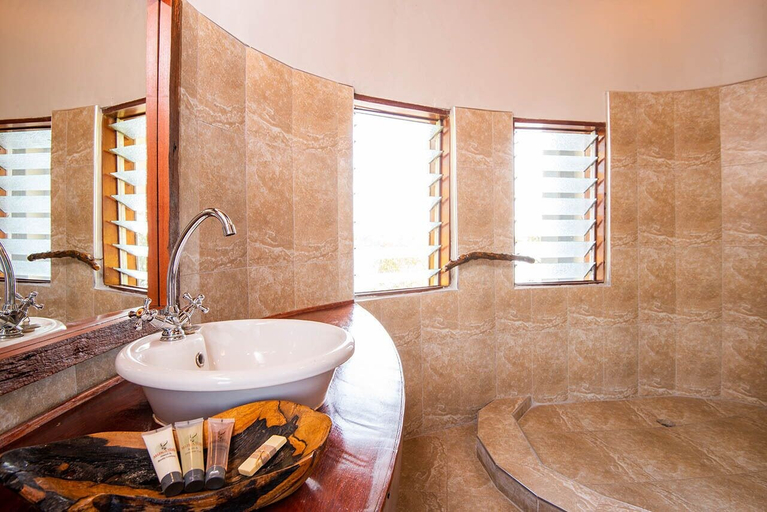 Bathroom 4, Mukambi Safari Lodge, Mumbwa