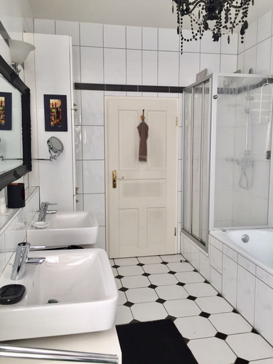 Bathroom 4, Lovely Apartment in Baden-Baden, Baden-Baden