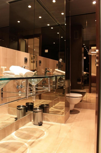 Bathroom, Apartment with Private Swimming Pool, Málaga