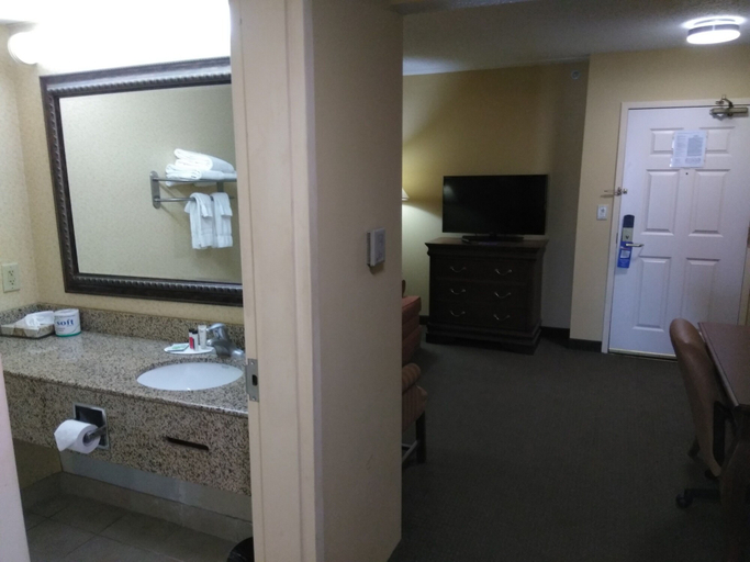 Bathroom 4, Baymont by Wyndham Clinton, Anderson