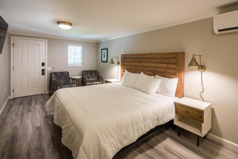 Bedroom 3, Cottages on River Road, Sonoma
