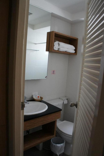 Bathroom 5, Chinotel, Phuket Island