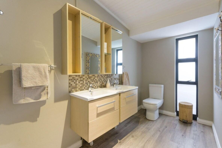 Bathroom 4, Queensrest, City of Tshwane