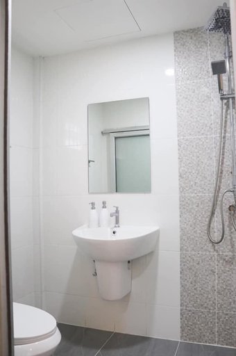 Bathroom 4, Bed by Boat Hotel & Apartment, Muang Nonthaburi