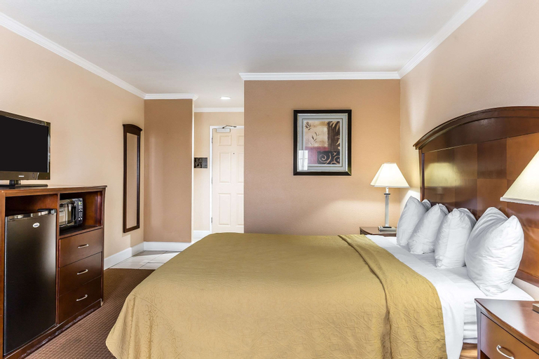 Bedroom 23
