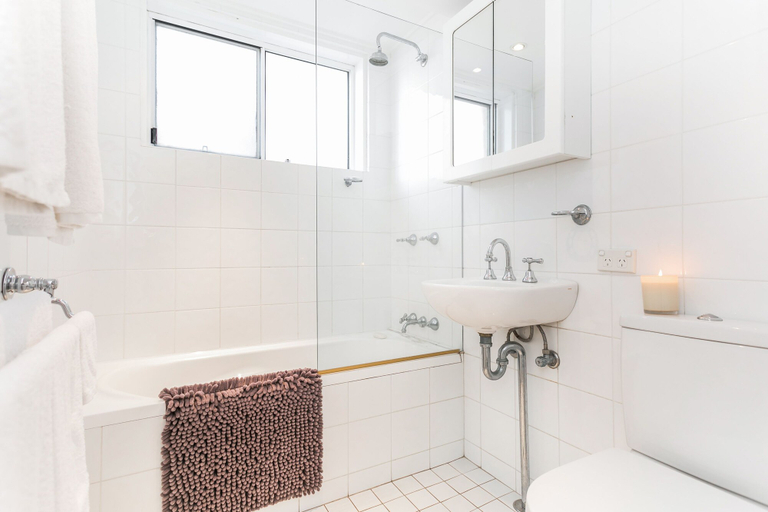 Bathroom, Beachfront on Golden Mile, Sydney