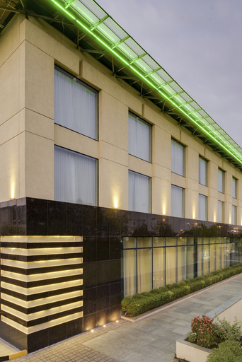 Exterior & Views 2, Courtyard by Marriott Kochi Airport, Ernakulam