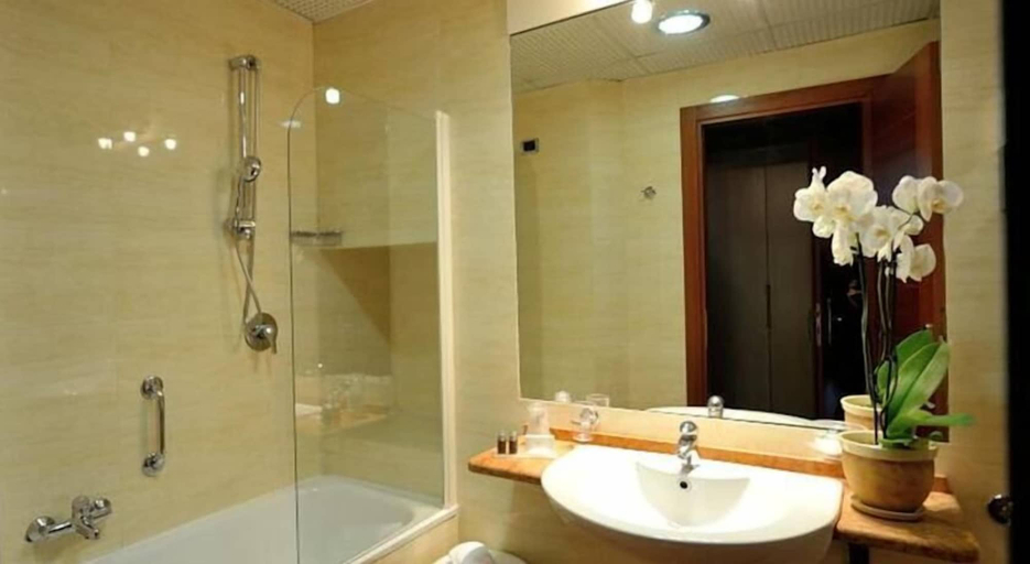 Bathroom 4, Magris Hotel, Napoli