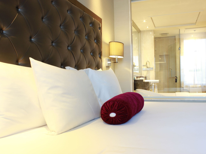 Bedroom 4, Radisson Blu Plaza Bangkok, Wattana