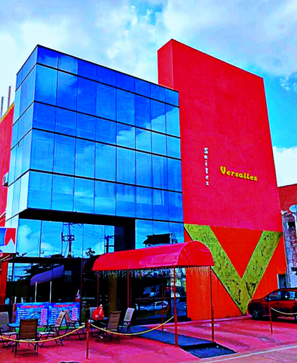 Exterior & Views