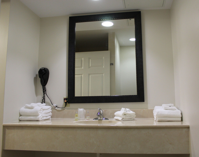 Bathroom 4, The Canyon Motel, Tioga