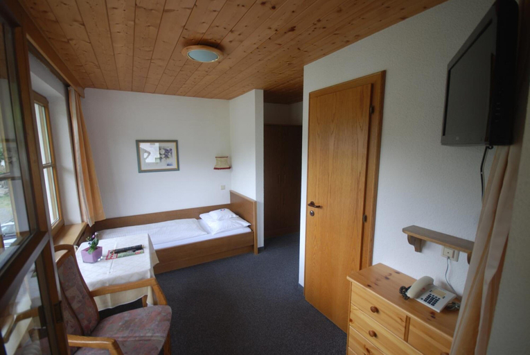 Bedroom 3, Pension Tirol, Landeck
