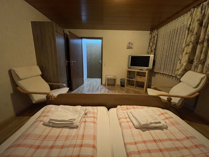 Bedroom 3, Beny Hotel Restaurant, Lörrach