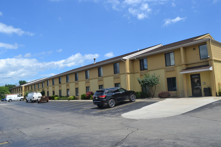 Exterior & Views 2, Super 8 by Wyndham Germantown/Milwaukee, Waukesha