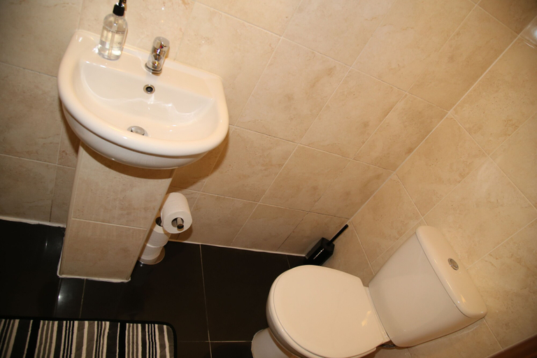 Bathroom 4, A Gosport Inn, Hampshire