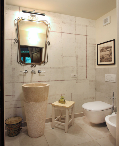 Bathroom 5, Borgo san Benedetto, Florence