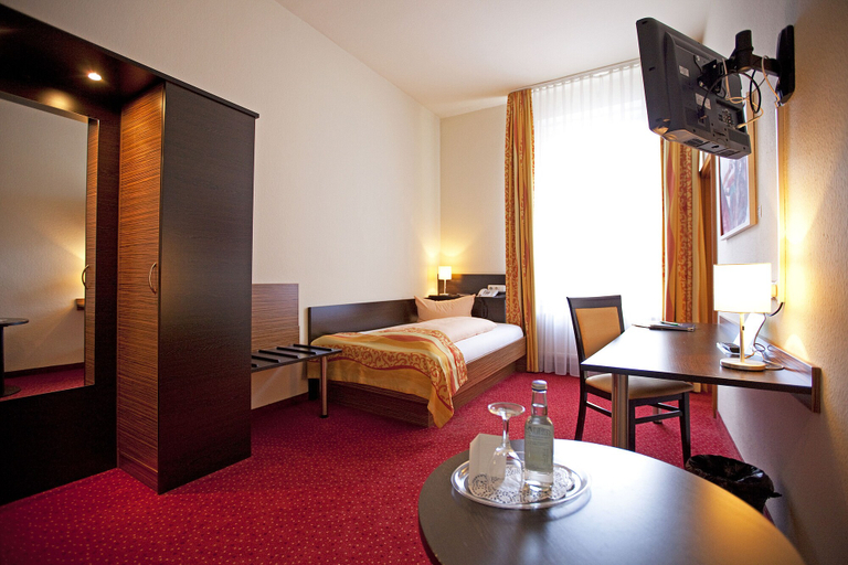 Bedroom 2, Drexel's Parkhotel, Memmingen